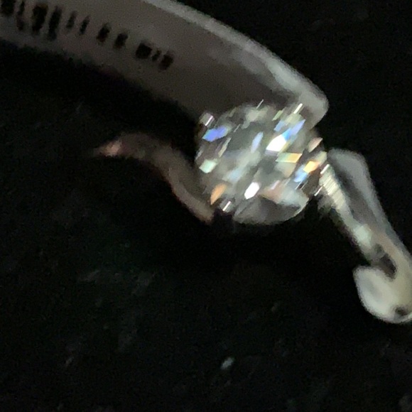 Solitaire Moissanite 1 ct size 9 - Picture 4 of 5